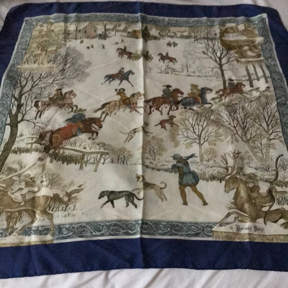 Very good condition beautiful scarf